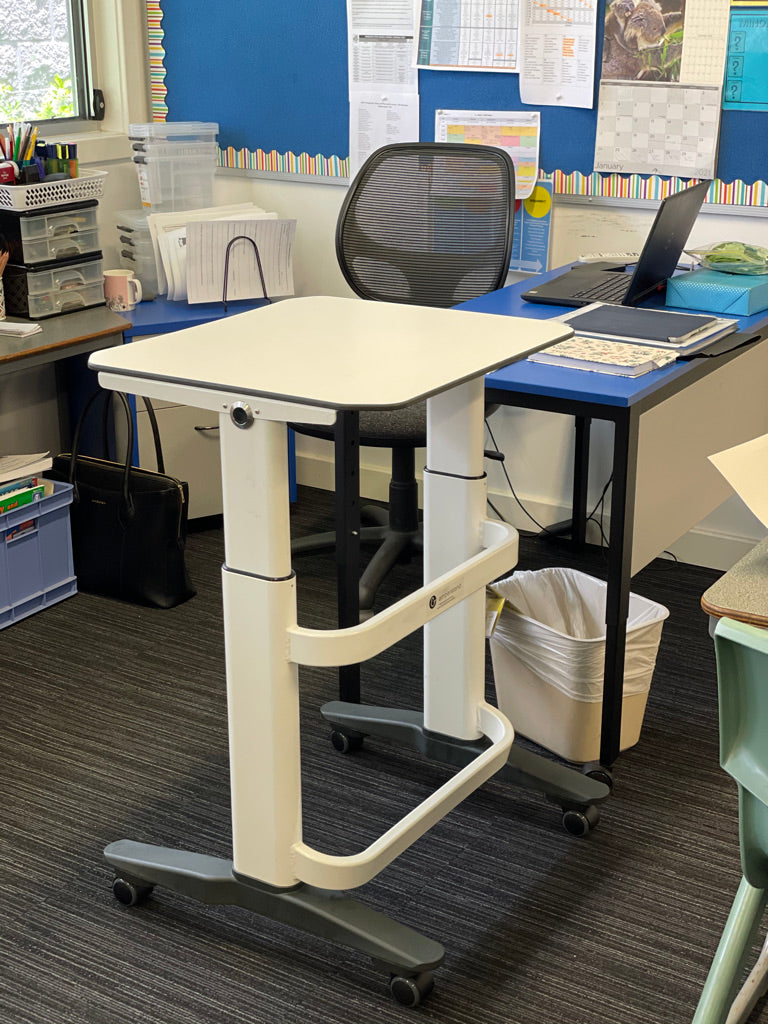 Student sit/stand desk